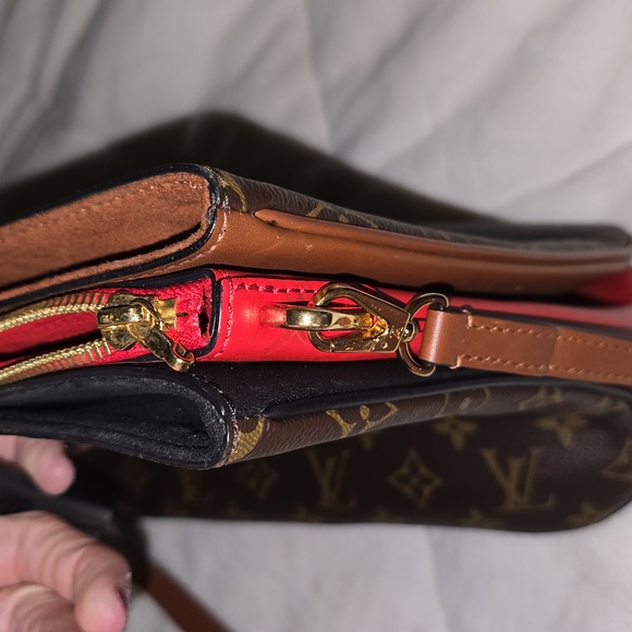 Louis Vuitton Brown and Red Satchel with Iconic Monogram and Gold Accents - Picture 6 of 16
